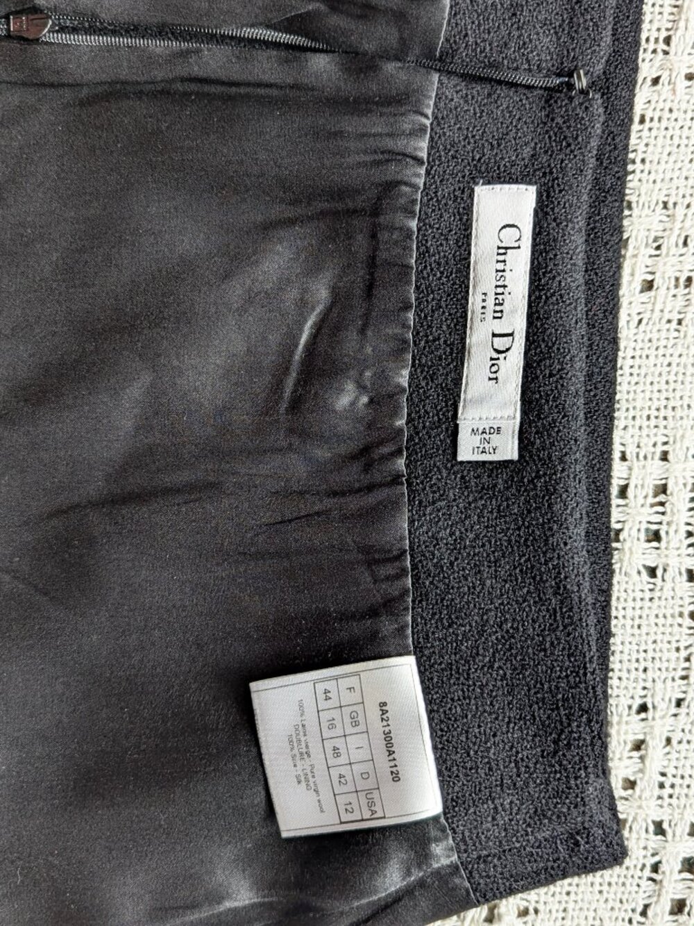 Vtg Christian Dior Pencil Skirt 100% Wool Crepe, 100% Silk Lining Sz. 12 - Picture 3 of 6